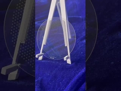 Substrato de vidro perfurado com via através do vidro (TGV) para bolacha de safira