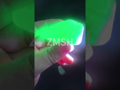 Sapphire de cores extravagantes, cultivado em laboratório, bruto em verde