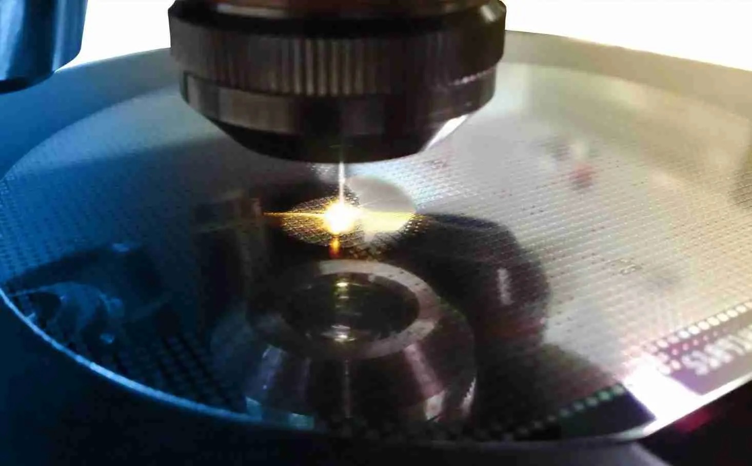 Últimos blogs da empresa sobre Wafer Dicing Process Explained: From Silicon Wafer to Individual Chips